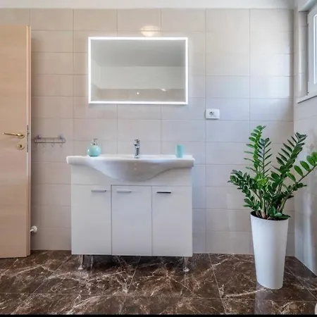 Апартаменты Luxury 140 M2 With Huge Sunny Terace